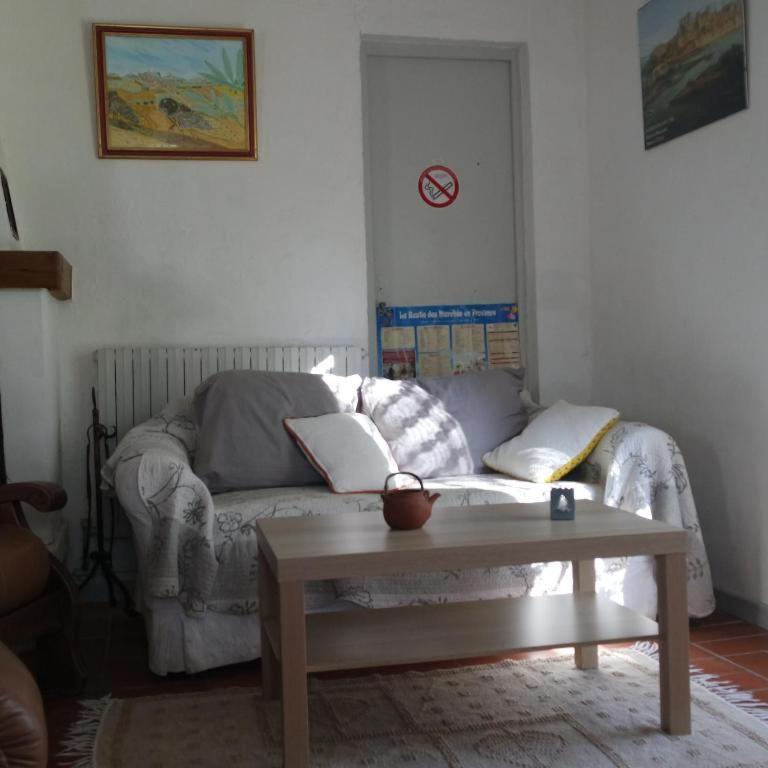 Mas Grimaud - Gite- Studio Et Chambres D'Hotes Familiales Eygalières Esterno foto