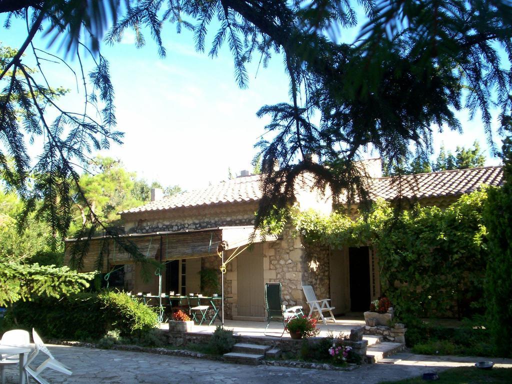 Mas Grimaud - Gite- Studio Et Chambres D'Hotes Familiales Eygalières Esterno foto