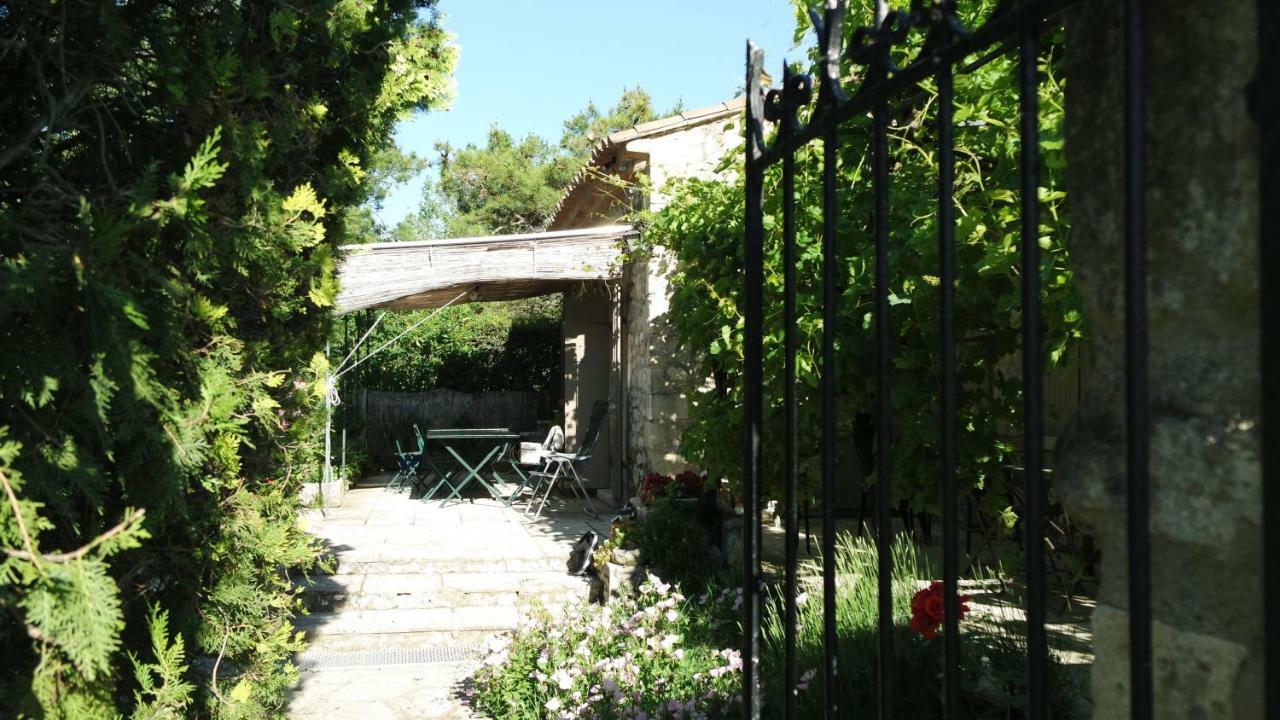 Mas Grimaud - Gite- Studio Et Chambres D'Hotes Familiales Eygalières Esterno foto
