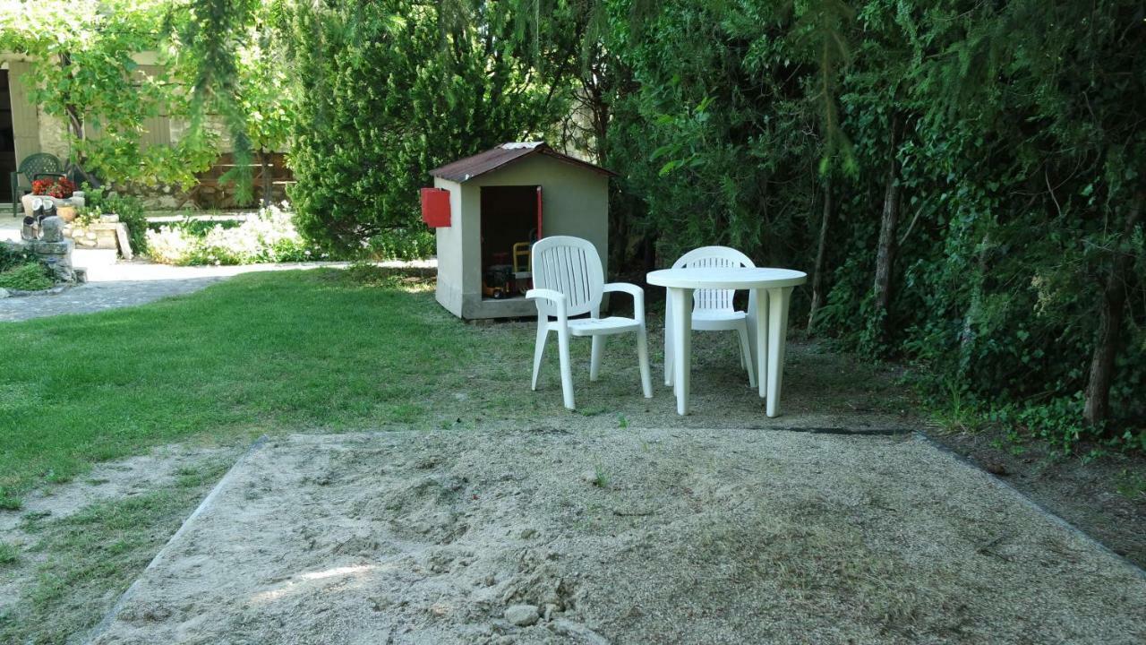 Mas Grimaud - Gite- Studio Et Chambres D'Hotes Familiales Eygalières Esterno foto