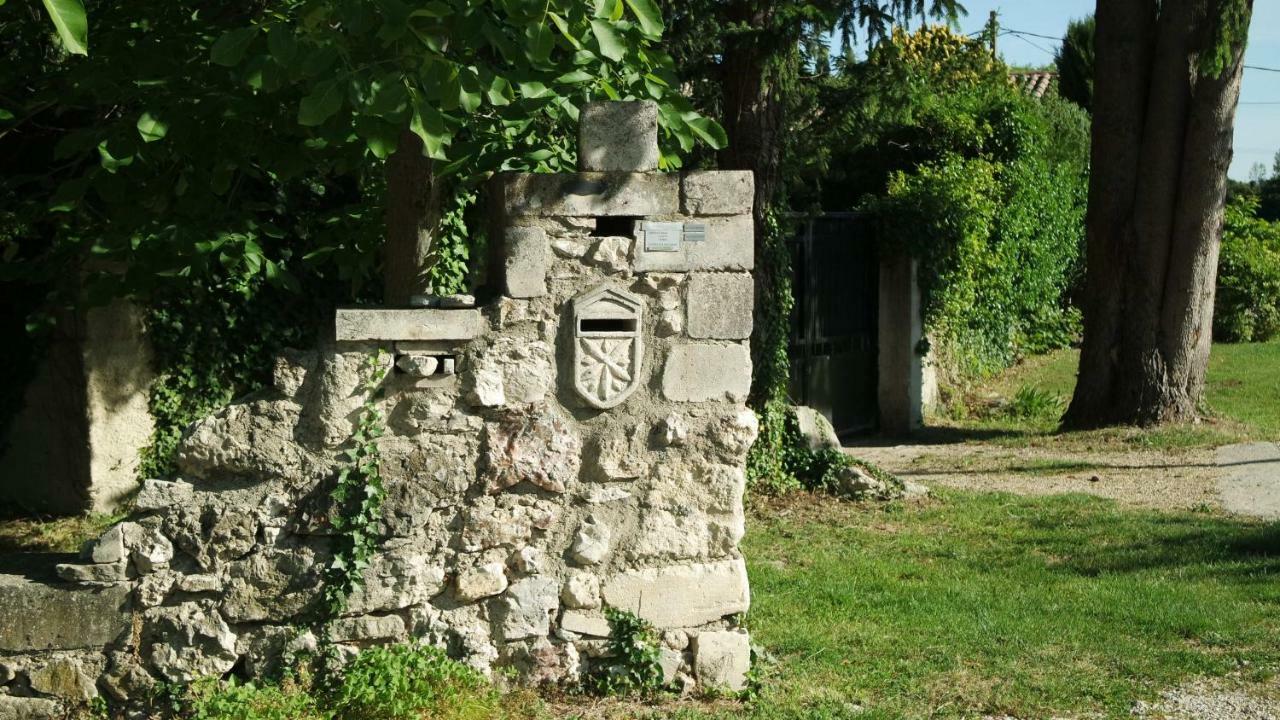 Mas Grimaud - Gite- Studio Et Chambres D'Hotes Familiales Eygalières Esterno foto