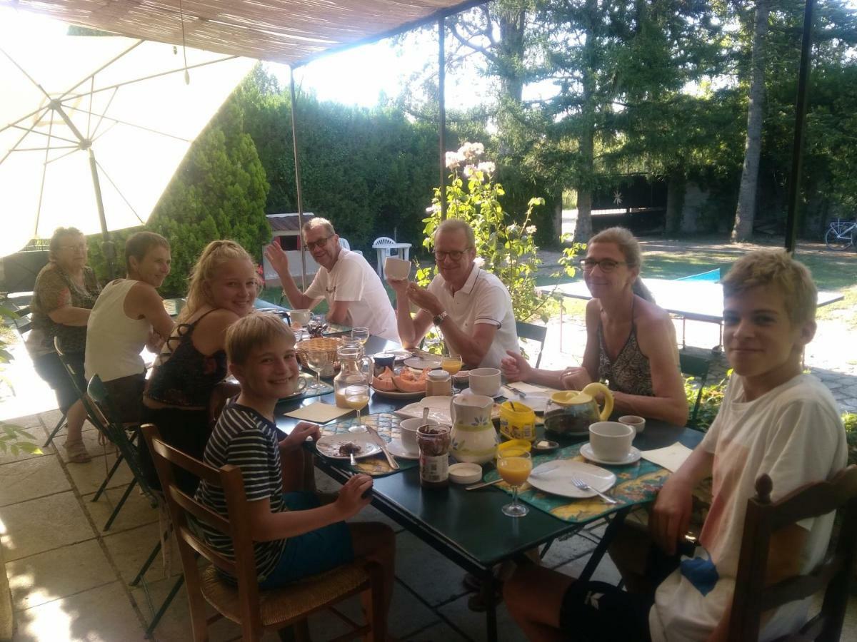 Mas Grimaud - Gite- Studio Et Chambres D'Hotes Familiales Eygalières Esterno foto