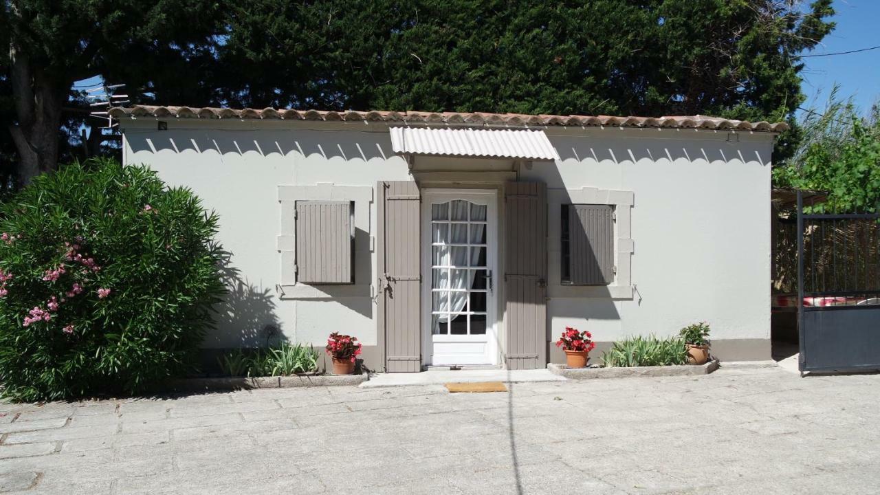 Mas Grimaud - Gite- Studio Et Chambres D'Hotes Familiales Eygalières Esterno foto