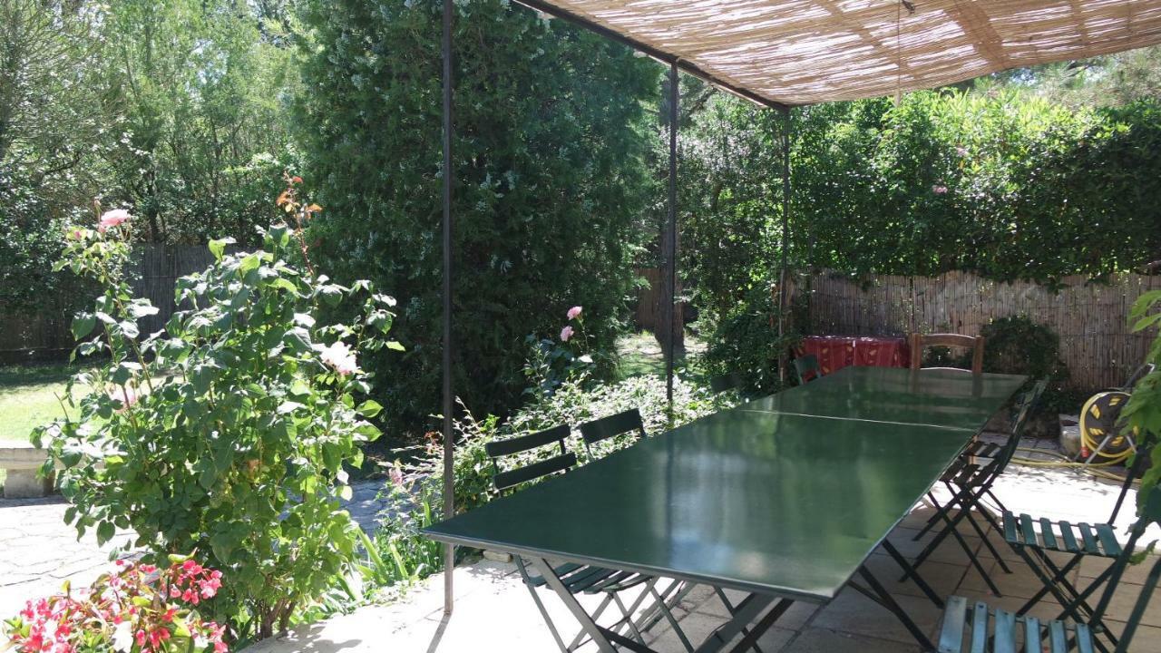 Mas Grimaud - Gite- Studio Et Chambres D'Hotes Familiales Eygalières Esterno foto