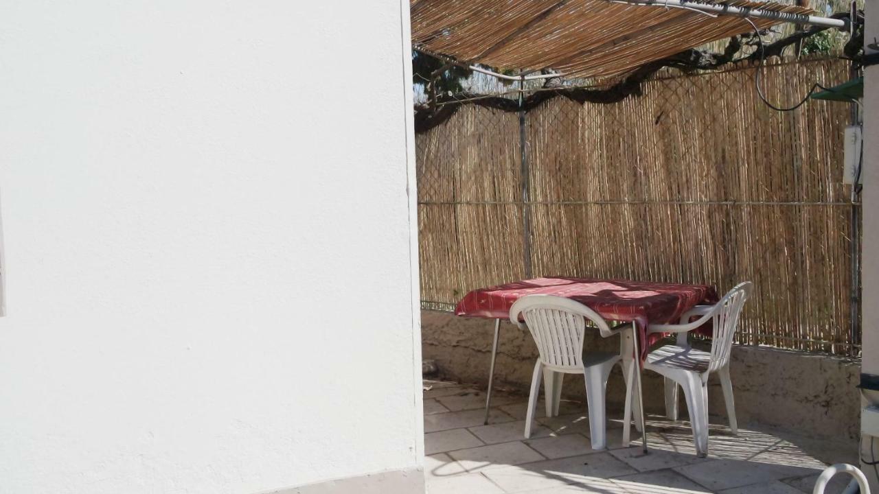 Mas Grimaud - Gite- Studio Et Chambres D'Hotes Familiales Eygalières Esterno foto