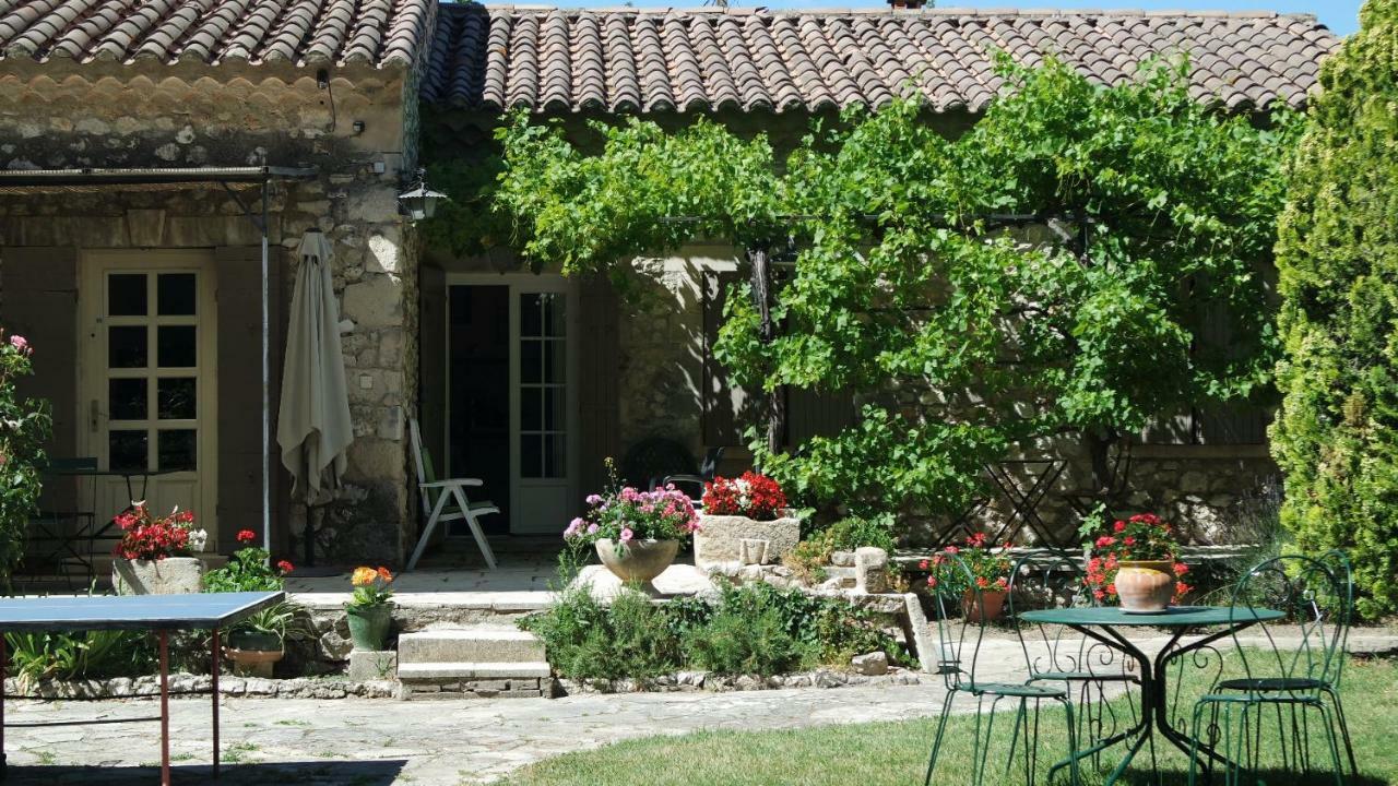 Mas Grimaud - Gite- Studio Et Chambres D'Hotes Familiales Eygalières Esterno foto