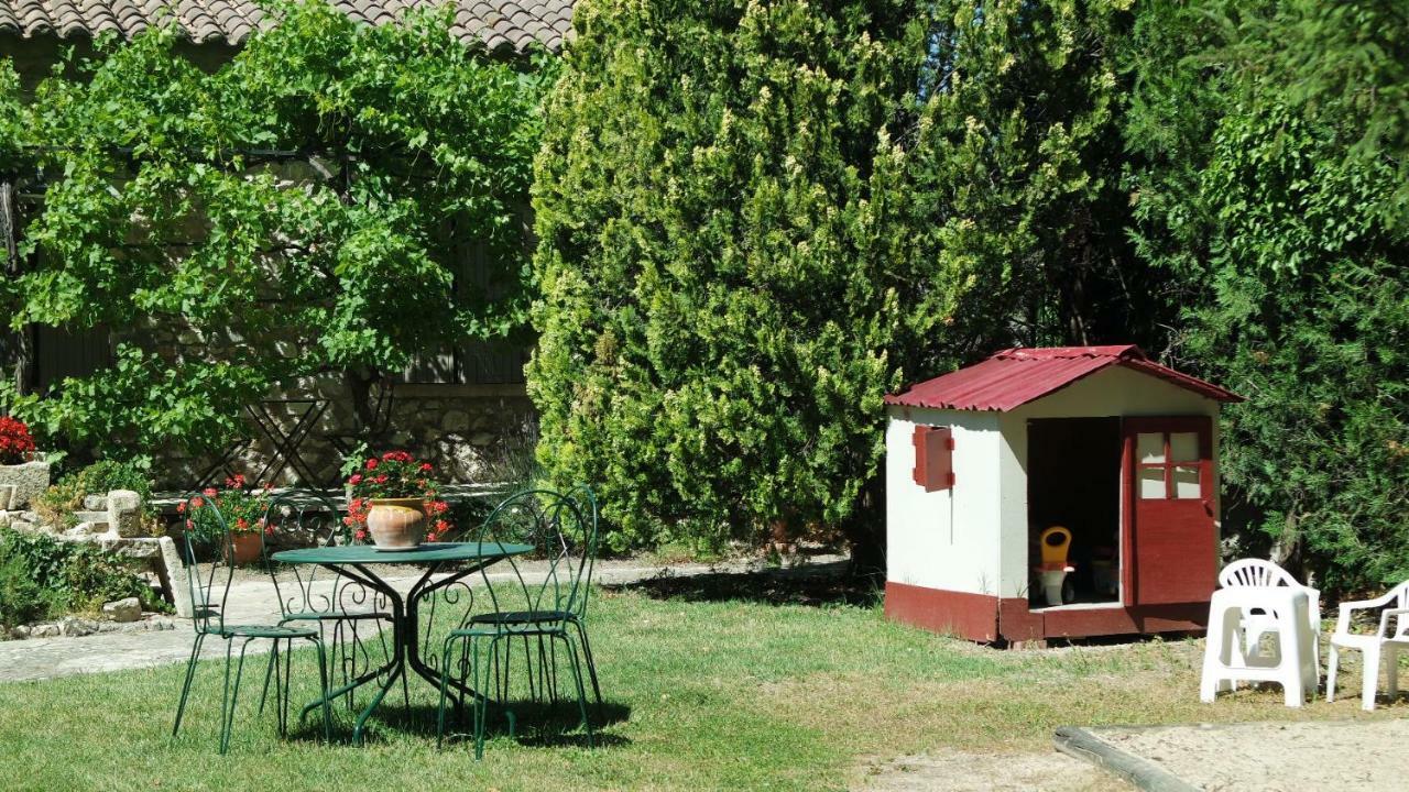 Mas Grimaud - Gite- Studio Et Chambres D'Hotes Familiales Eygalières Esterno foto