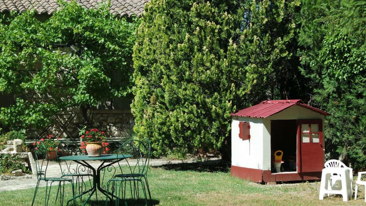 Mas Grimaud - Gite- Studio Et Chambres D'Hotes Familiales Eygalières Esterno foto